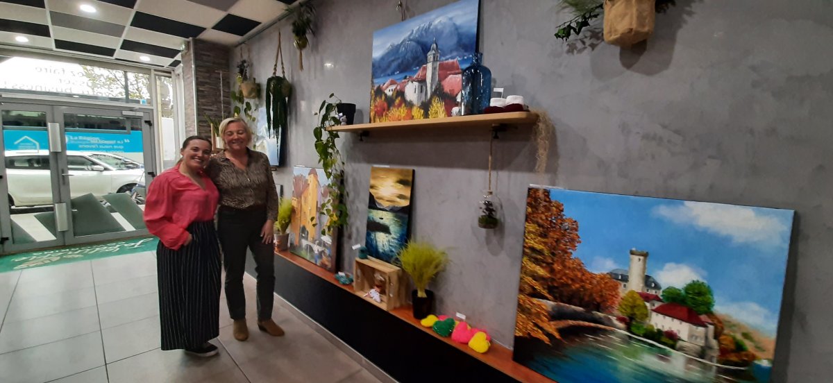 Avec ma fille Emma qui exposait ses créations en crochet